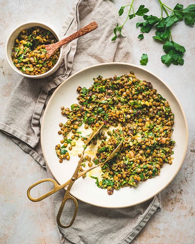 Quarantine meal number 3724%8&amp;&quot;#1
Who else feels kinda trapped in some sort of time loop these days and completely lost track of days? Tbh, not knowing when all of this will end makes me terribly stressed. Cooking has been by far one of the rare things to keep me slightly grounded, at least an hour or two every day. And I feel immensely grateful to financially be able to do so.
So I decided to share with you some of the dishes I've been cooking lately, and maybe inspire some of you. Starting with &quot;The Best Lentil Salad Ever&quot; from @mynewroots! Sarah was totally right to call it that way; it's so yummy and flavorfull! I slightly adapted it by using what I had at home tho, using shallot instead of red onion and dried cranberries instead of currants, and omitting the capers (cause I didn't have any). But the true star here is the dressing with all its spices. And you most probably already have all of them in your cupboard, so please give it a try! 
If you're curious, the full recipe is on her IG page + blog ✌🏼 Among the ingredients used here ➡️
- Sprouted green lentils - @gogoquinoa
- Dried cranberries - @patiencefruitco
- Olive oil and Dijon mustard - @maisonorphee
- Spices (most of them) - @chasorganics
Ceramics: @camillezurini and @marieevedompierre 
#SupportLocalBusinesses 🇫🇷 Rendez-vous sur ma page Facebook pour d&eacute;couvrir cette salade de lentilles plus en d&eacute;tails (AKA en fran&ccedil;ais hihi)